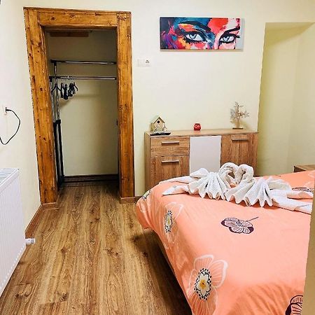 Private Apartment In The City Centre. Oradea Exteriör bild