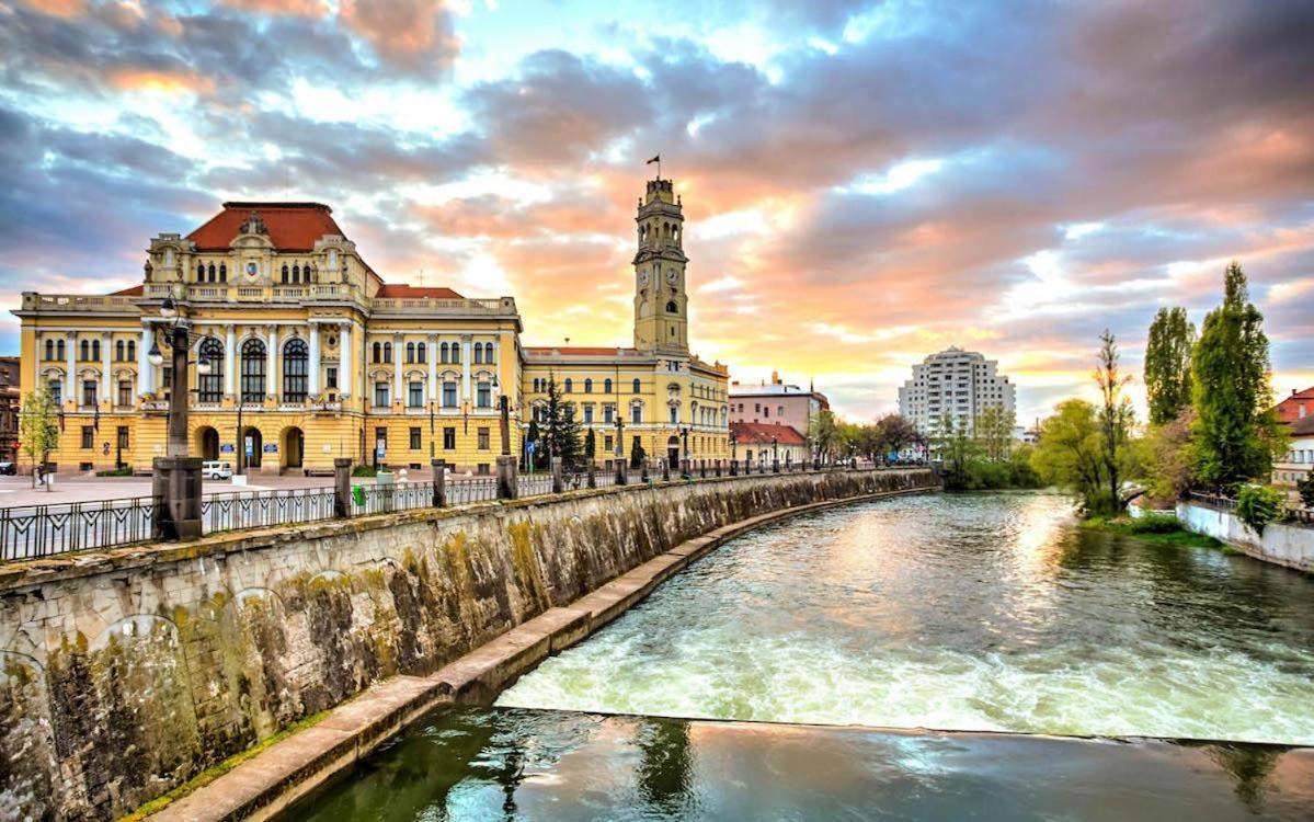 Private Apartment In The City Centre. Oradea Exteriör bild